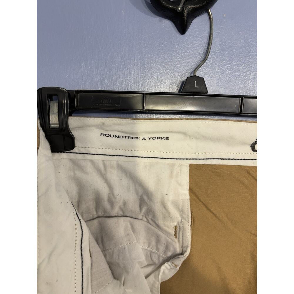 Roundtree & Yorke Khaki Cargo Shorts Size 46W - Picture 10 of 10